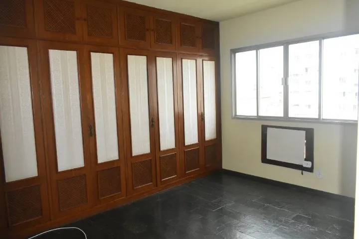 3-bedroom apartment with 3 baths, wood-floor living room — photo 11
