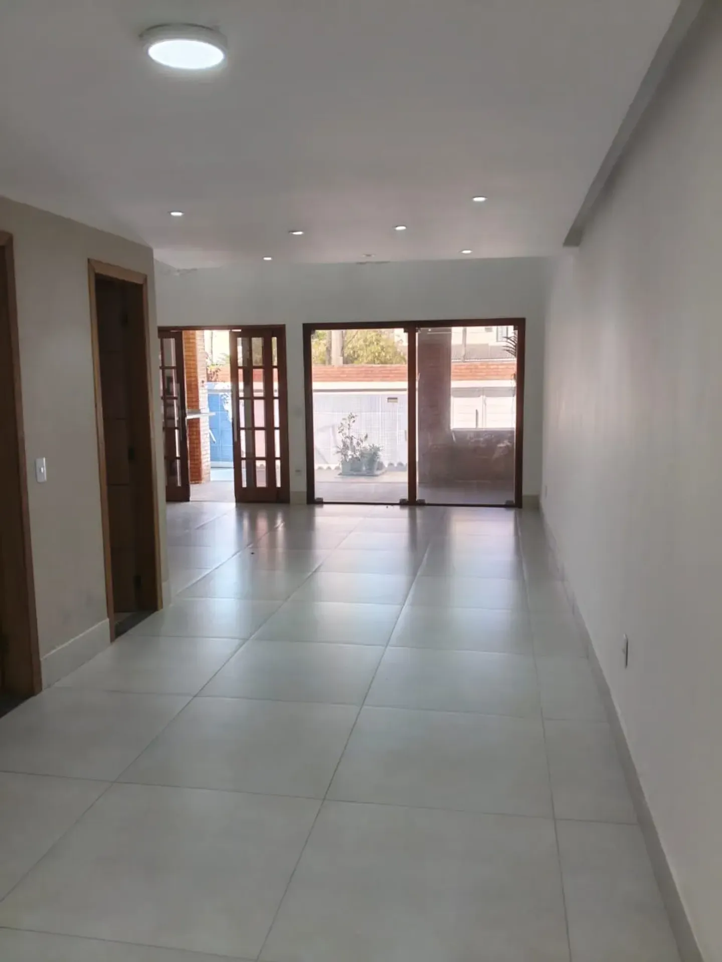 240 m² house with a garden and a grill on the balcony — photo 21