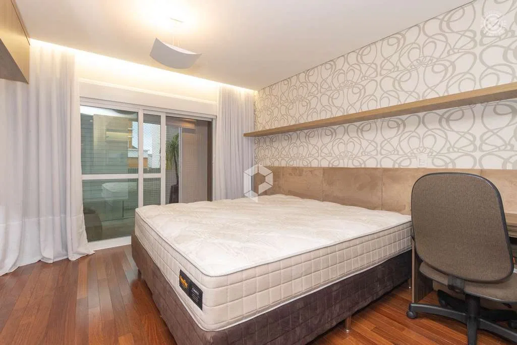 Застеклённый балкон и 2 спальни: квартира 163 м² — photo 7