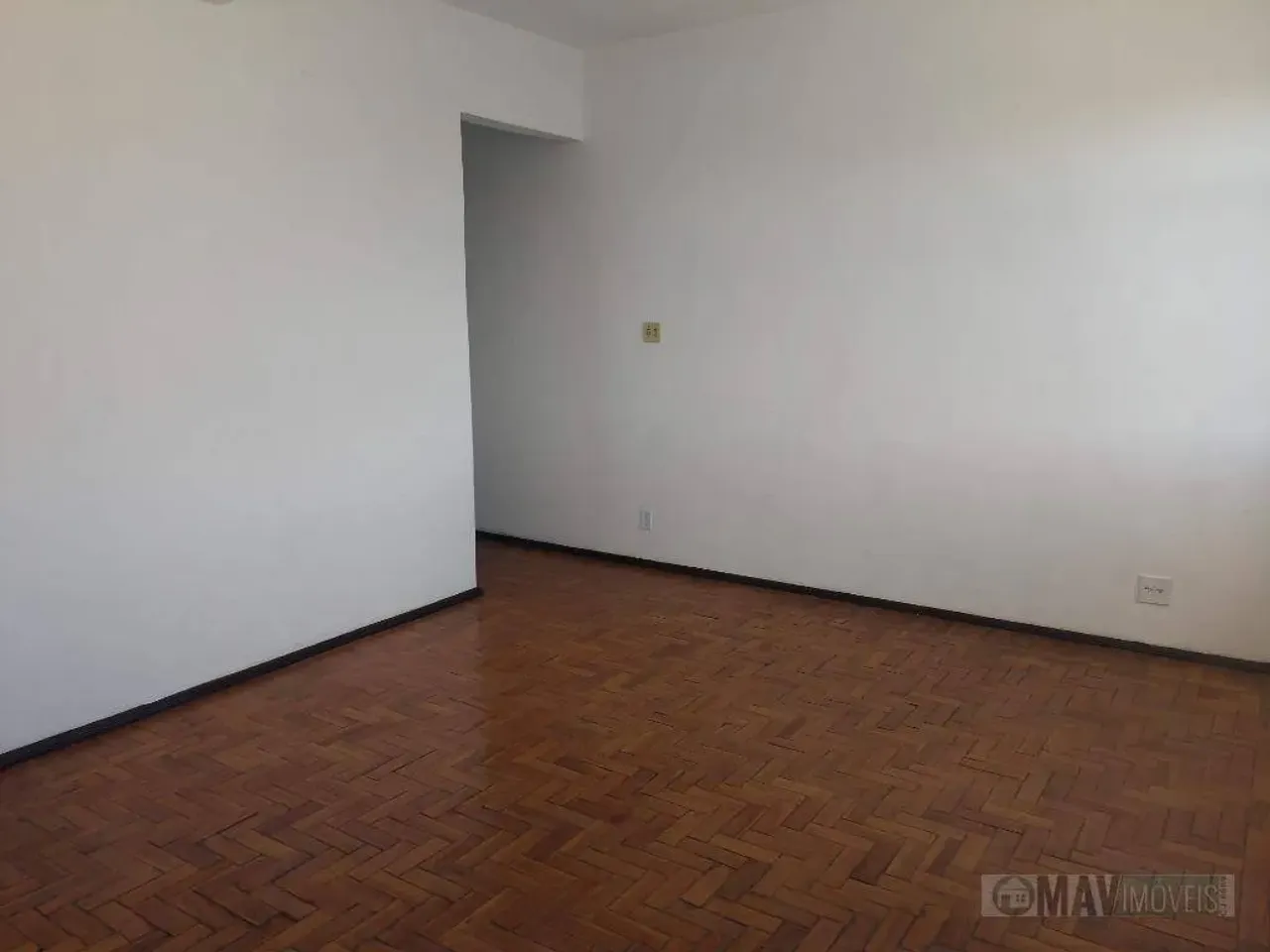 1-bedroom apartment with a laundry area — photo 10
