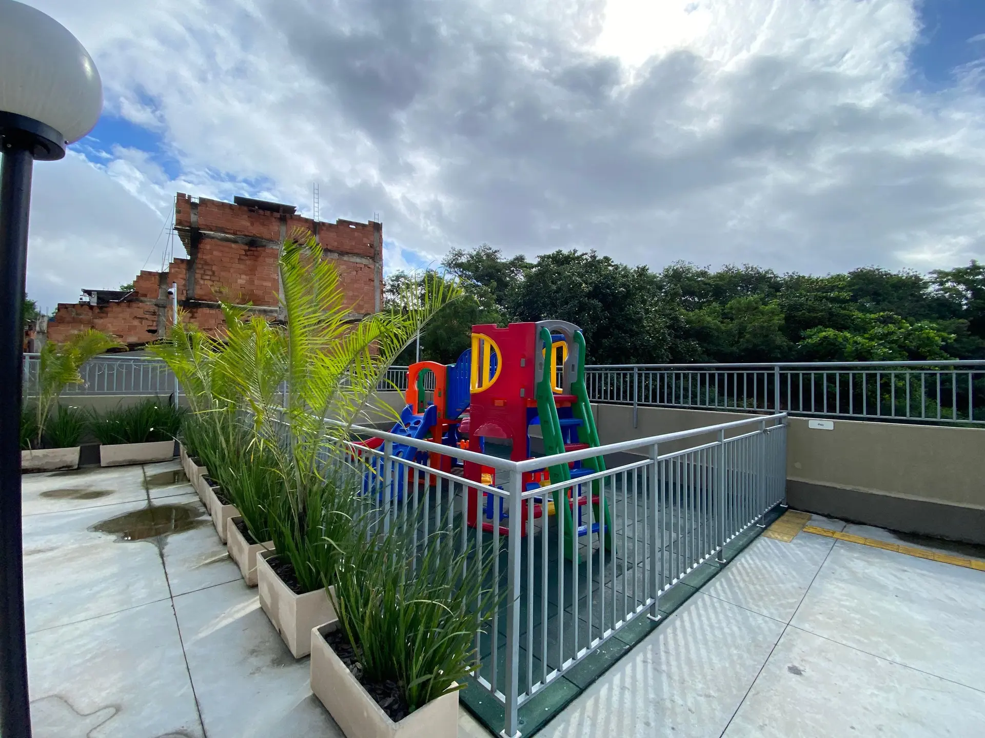 One-bedroom apartment with a grill on the balcony — photo 54