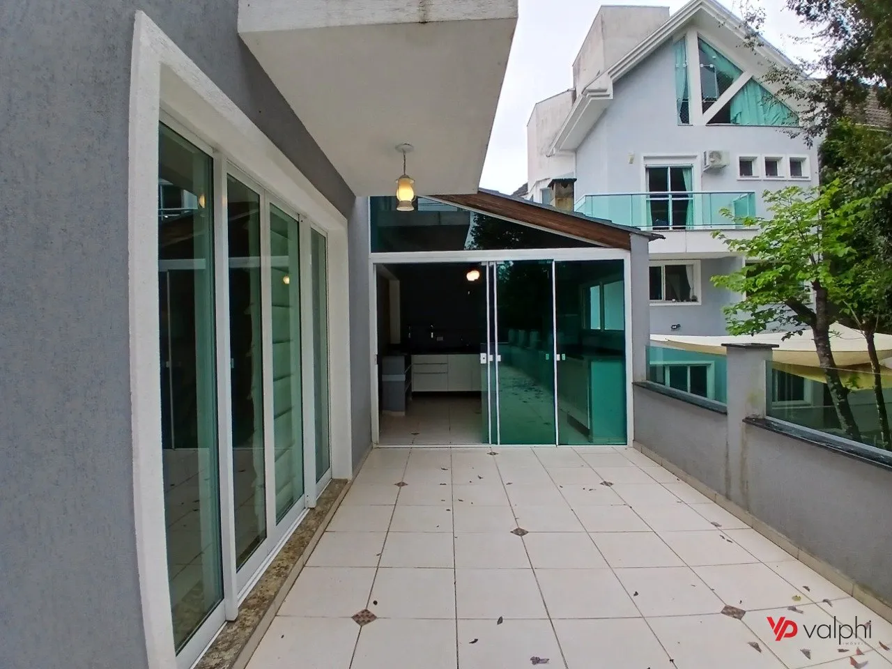 4-bedroom house with a grill on the balcony — photo 26
