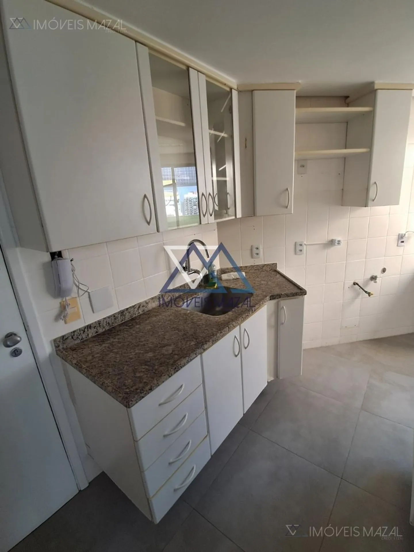 Rental apartment with 3 bedrooms and 4 bathrooms — photo 47