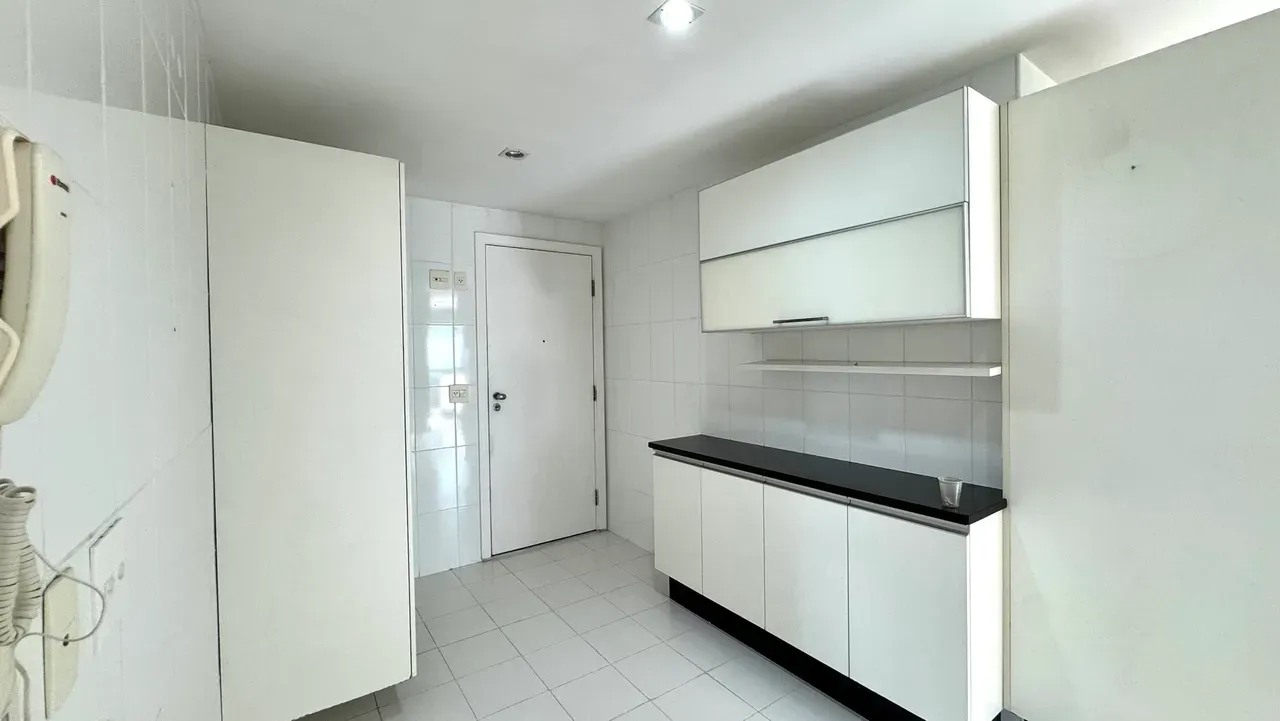 Apartment on the 3rd floor with floor-to-ceiling windows — photo 33