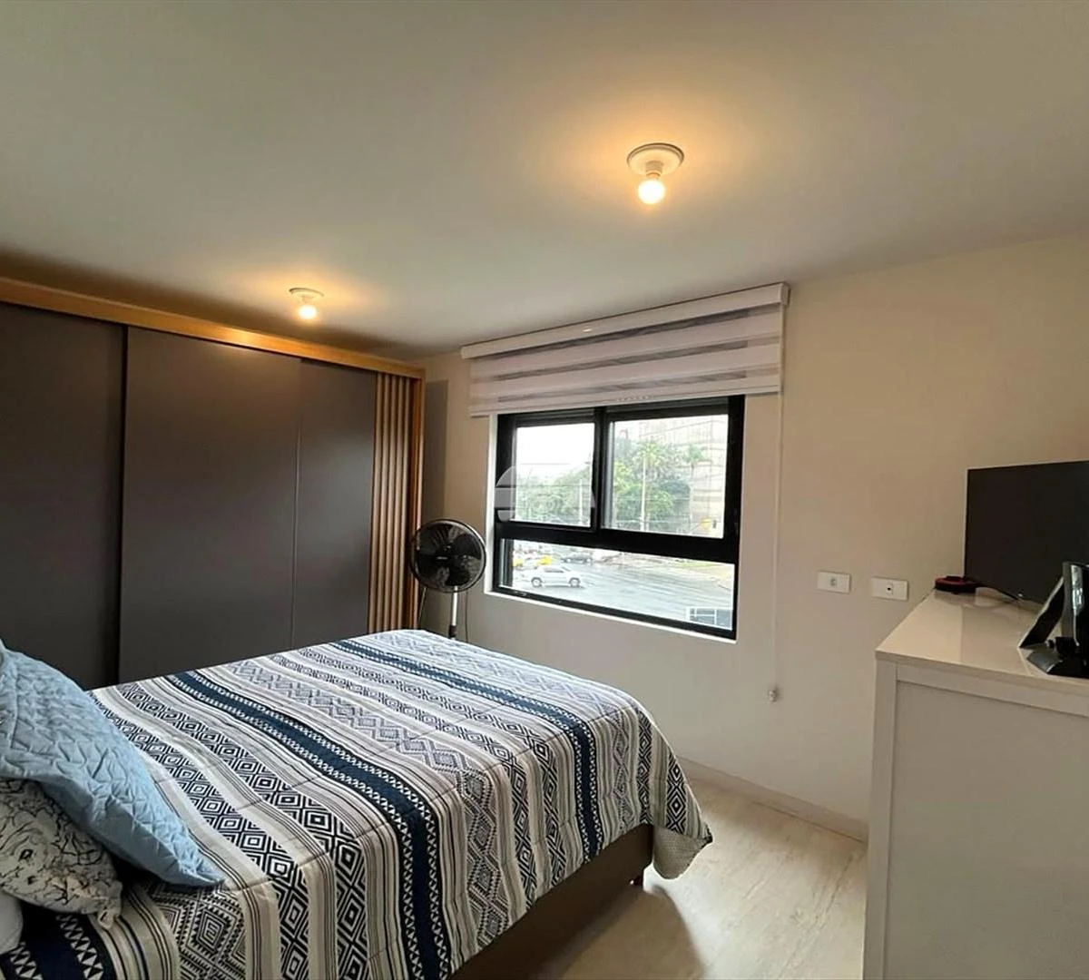 Departamento de 2 dormitorios con ventanales de piso a techo — photo 10