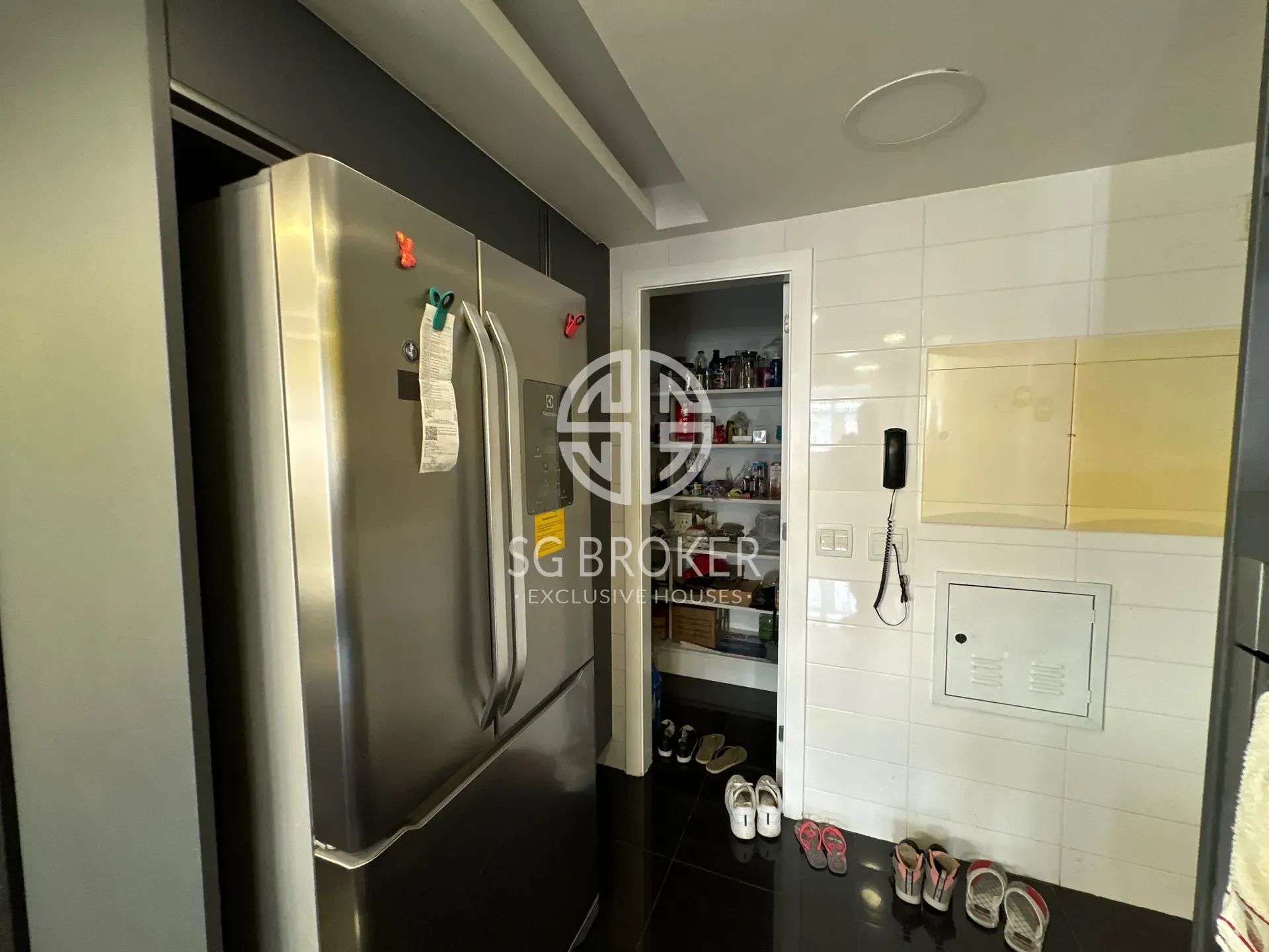 Furnished apartment with open-plan kitchen and 4 bedrooms — photo 20