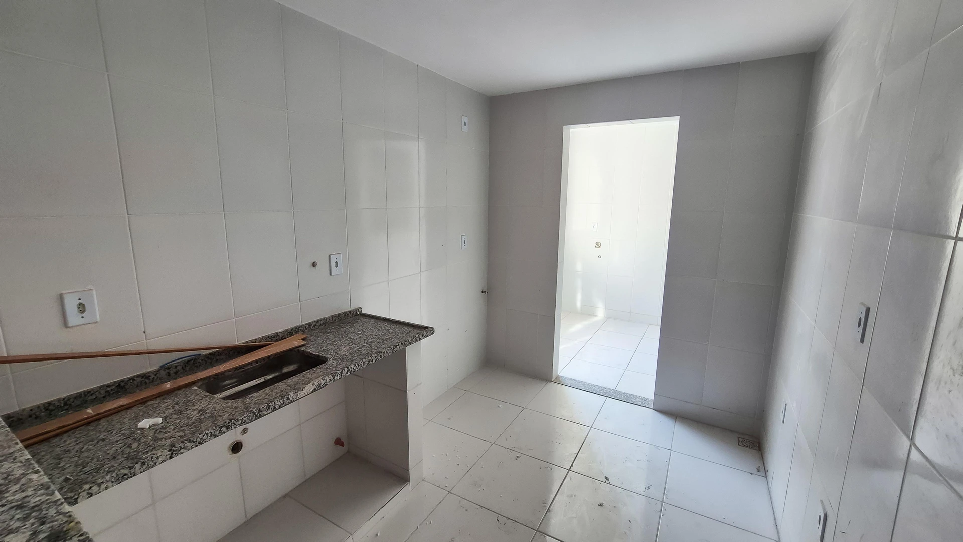 Apartment with 2 bedrooms and a balcony with grill — photo 27