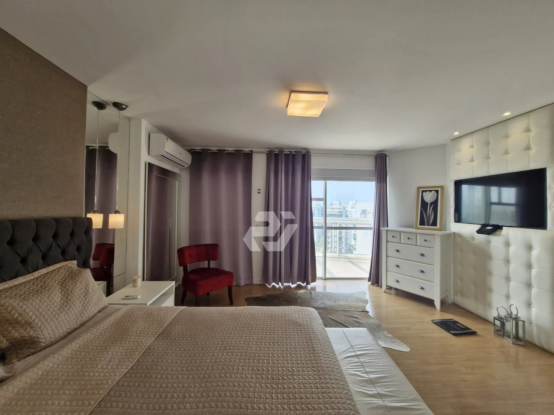 Furnished 4-bedroom apartment with building pool — photo 26