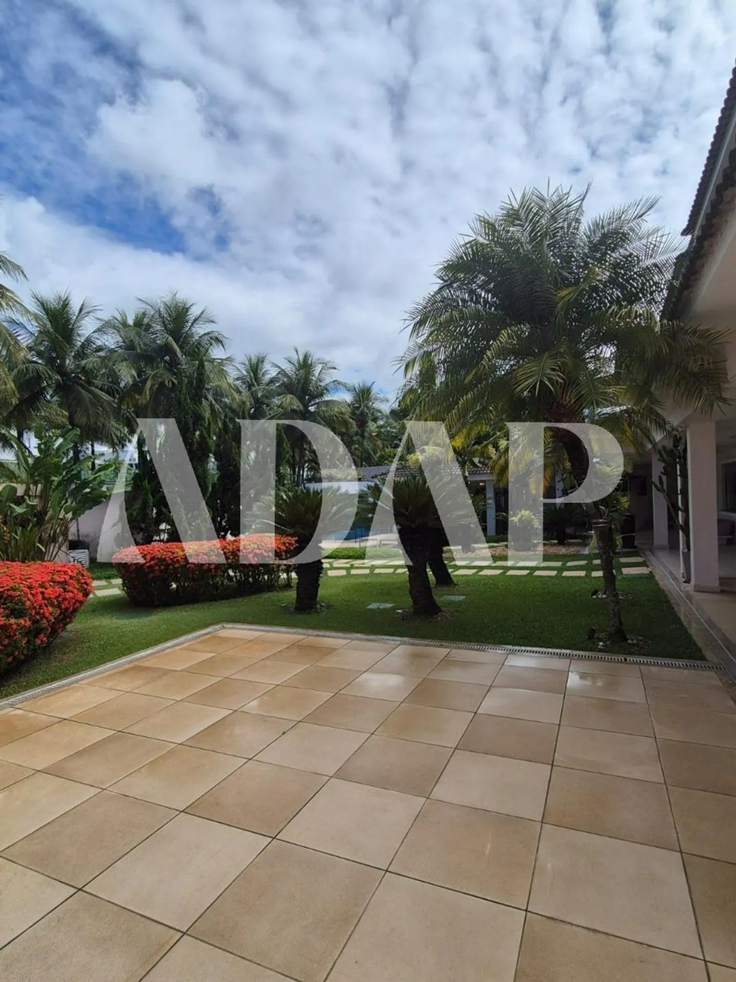 1253 m² house with 7 bedrooms and a private garden — photo 25