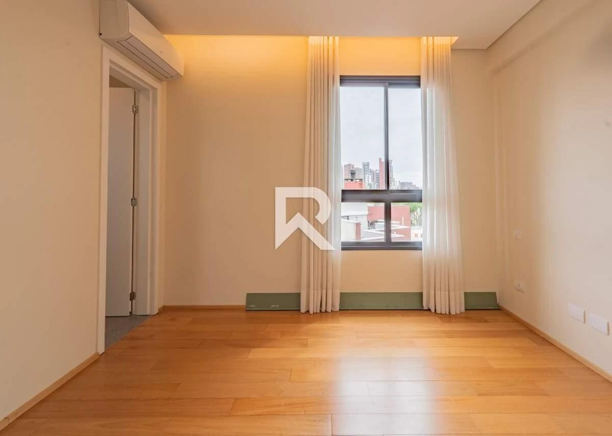 3-bedroom apartment with a walk-in closet in Curitiba — photo 40