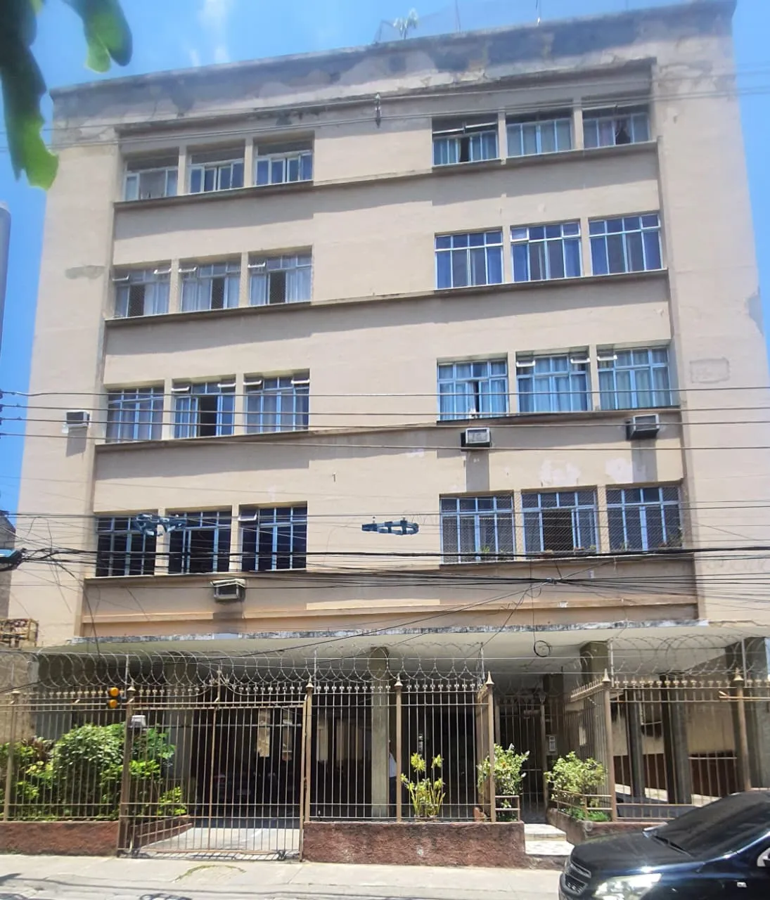 Apartamento com 2 quartos e banheiro com box de vidro — photo 15