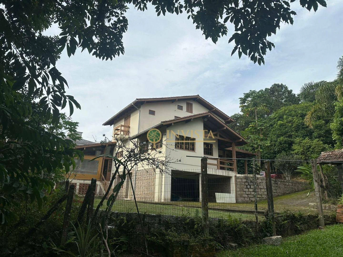 House with 3 bedrooms and 2 suites, plus garden and BBQ — photo 3