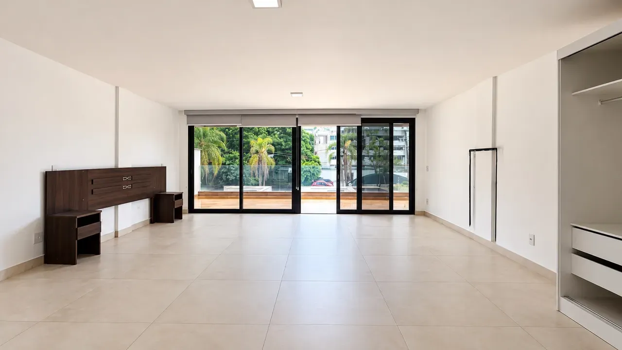 House, 360 m², with floor-to-ceiling windows — photo 26