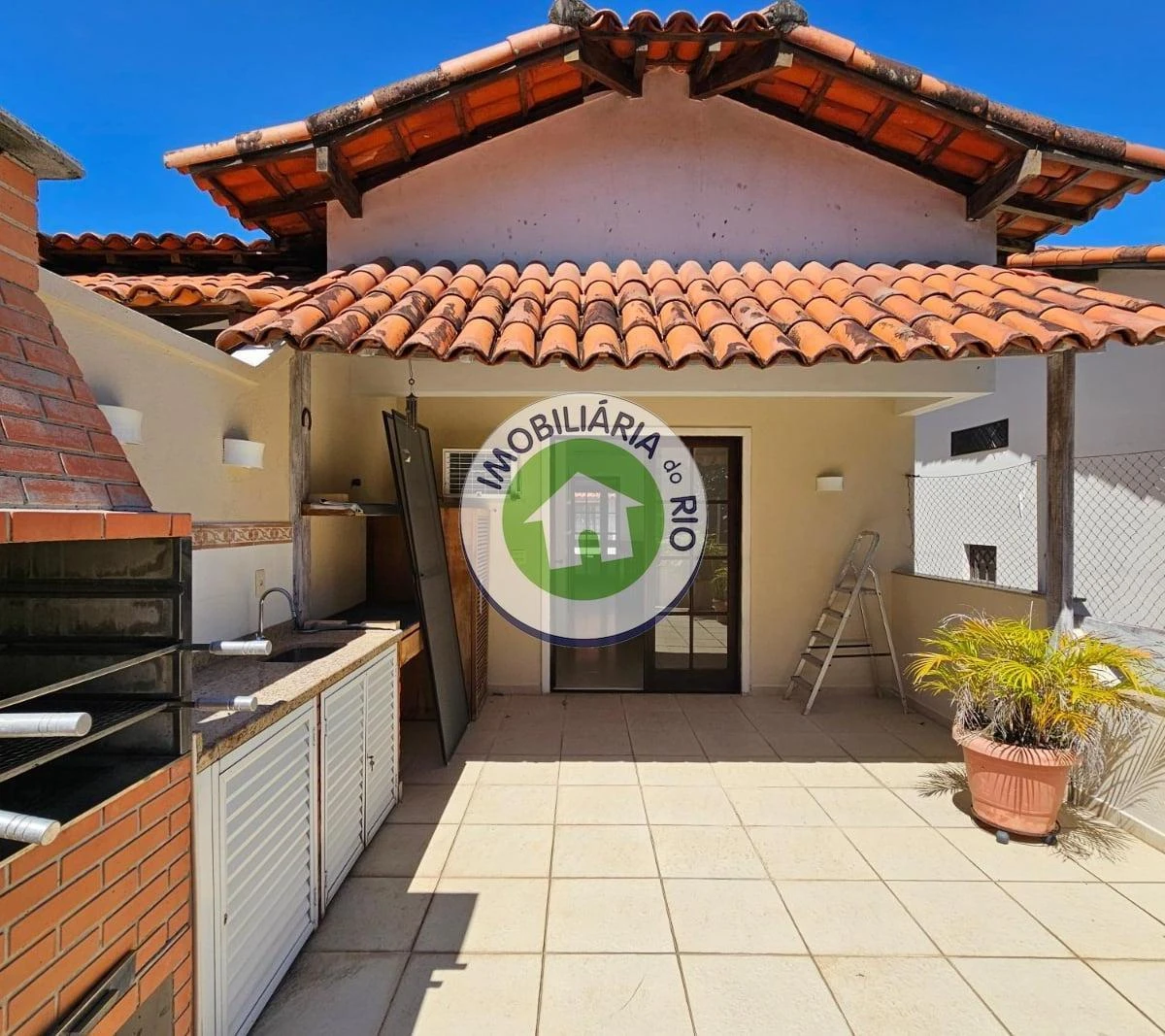 House with 4 bedrooms and 5 bathrooms plus balcony — photo 25