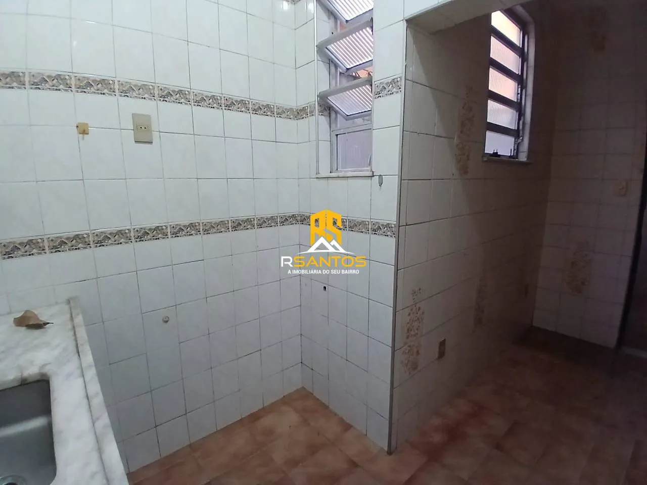 2-bedroom house with a bathtub — photo 5