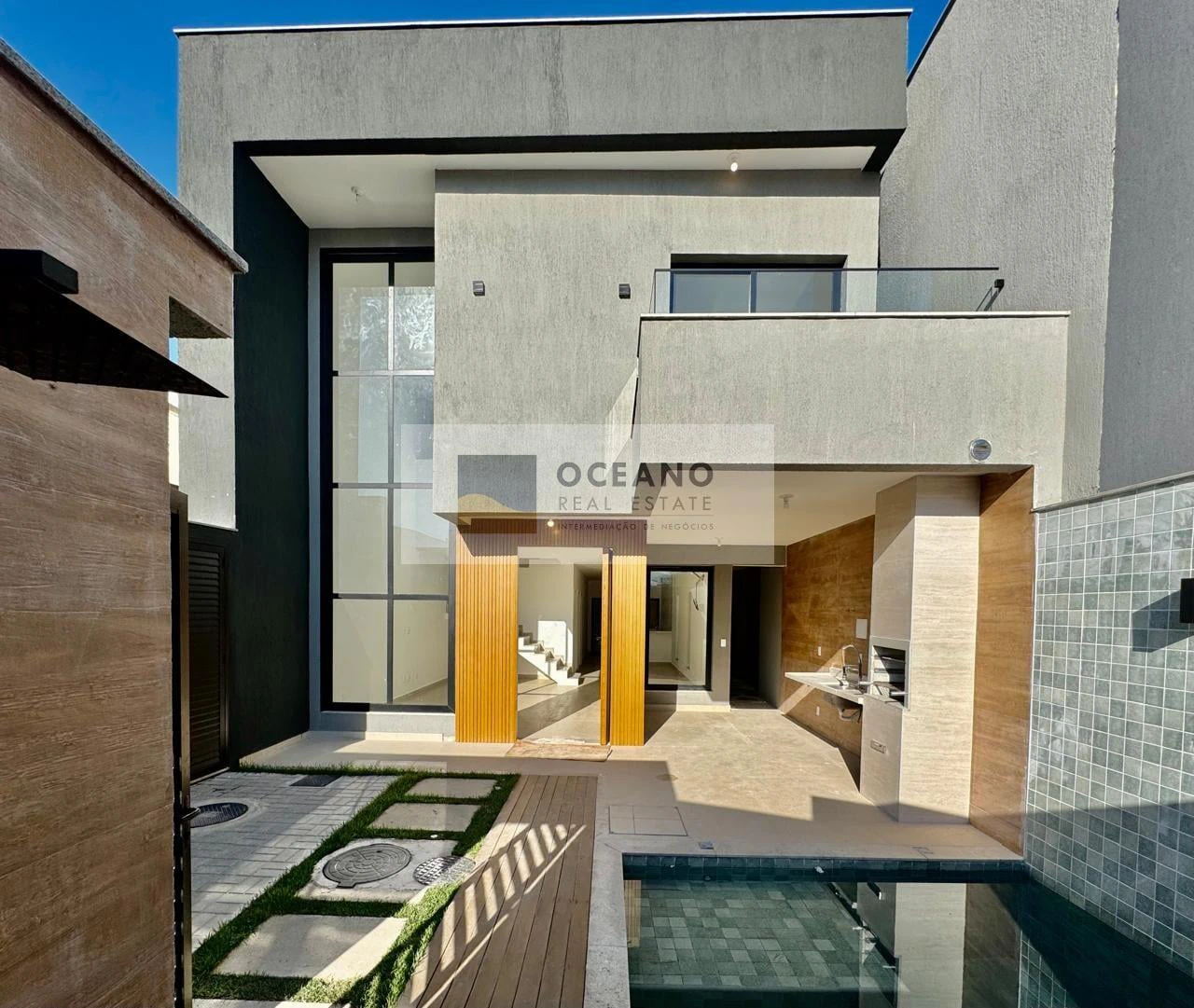 4-bedroom house with a grill on the balcony — photo 4