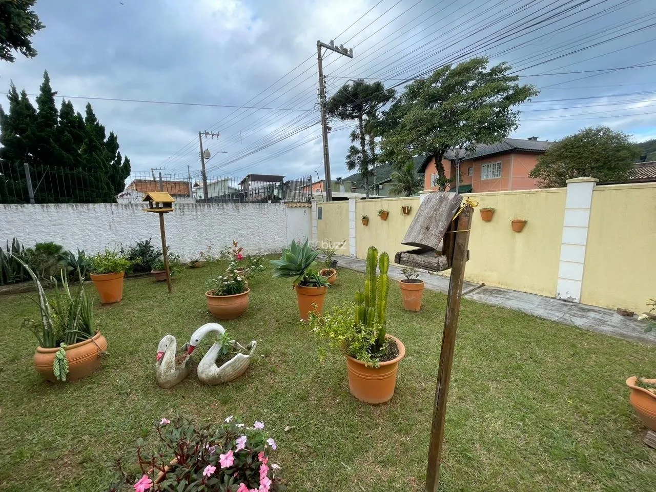 House with 5 bedrooms, 3 bathrooms and a private garden — photo 6