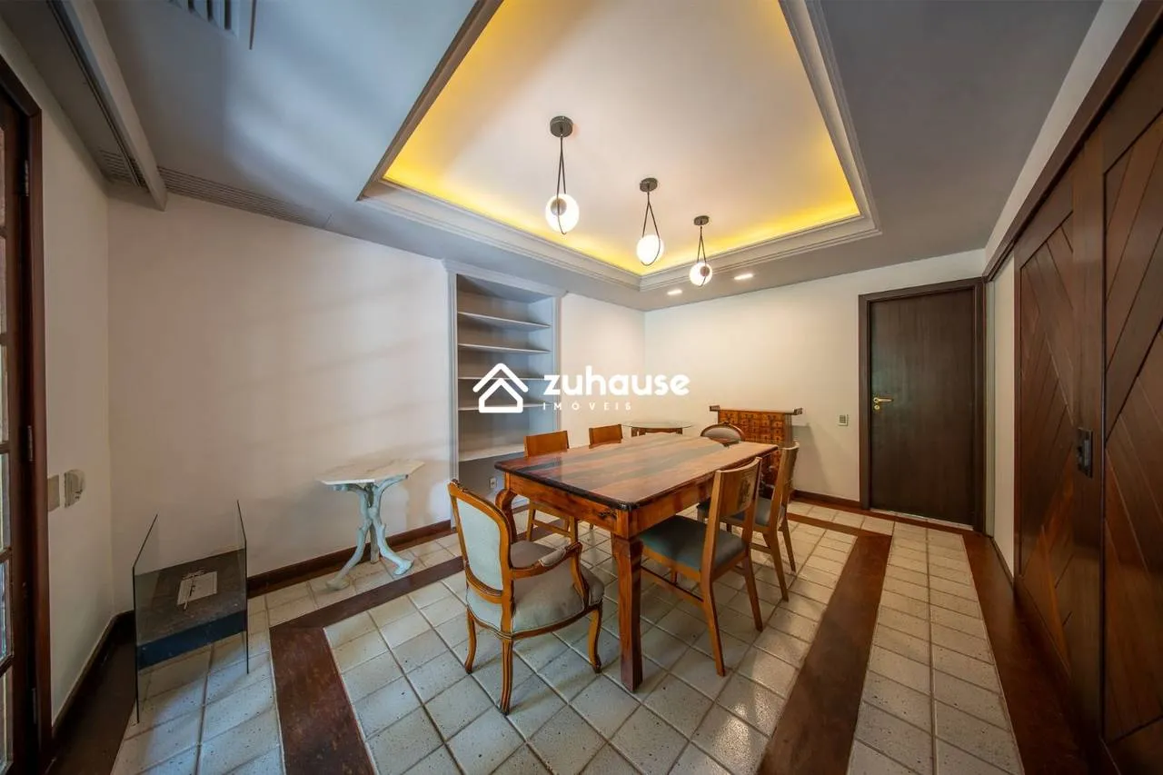 Casa de 5 quartos com janelas do piso ao teto — photo 20