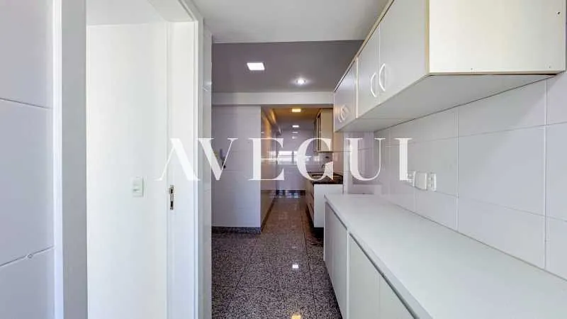 197 m² apartment with 4 bedrooms and a glass balcony — photo 25