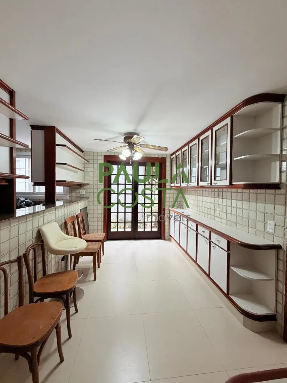 Casa sem mobília com 5 quartos, 5 banheiros e 638 m² — photo 4