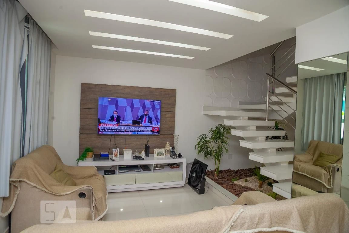 Власний басейн та 4 спальні: будинок 330 м² — photo 30