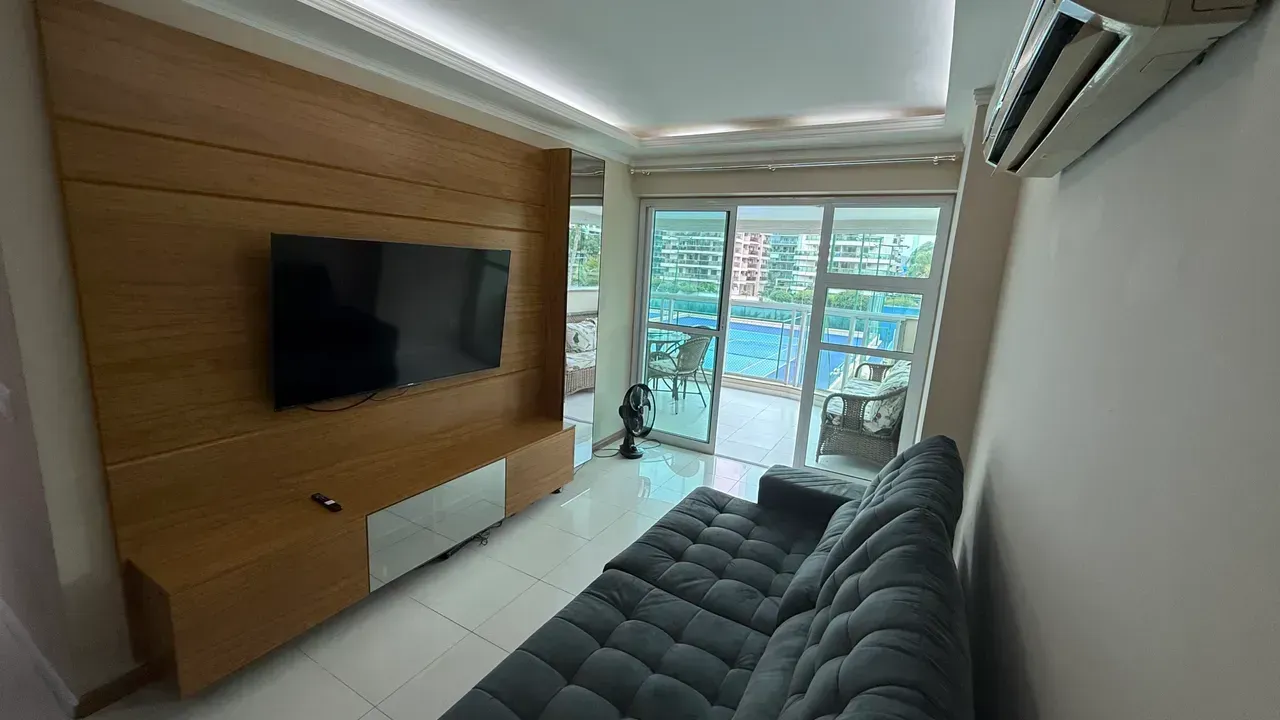 Glass-enclosed balcony in a 3-bedroom apartment, 93 m² — photo 16