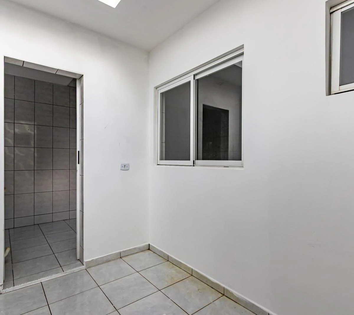 Деревянный пол или ламинат и 3 спальни: квартира 140 м² — photo 15