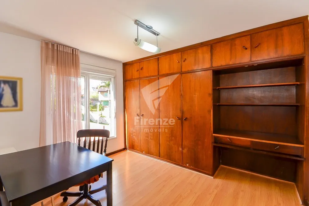 424 m² house with 3 en-suite bedrooms and 4 parking spots — photo 28