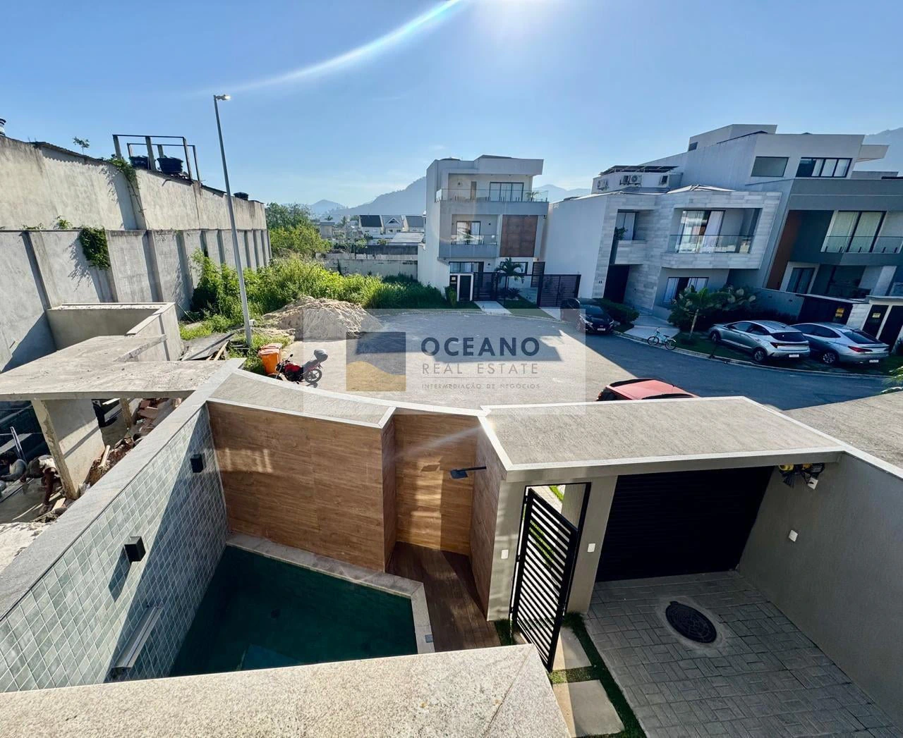 4-bedroom house with a grill on the balcony — photo 19