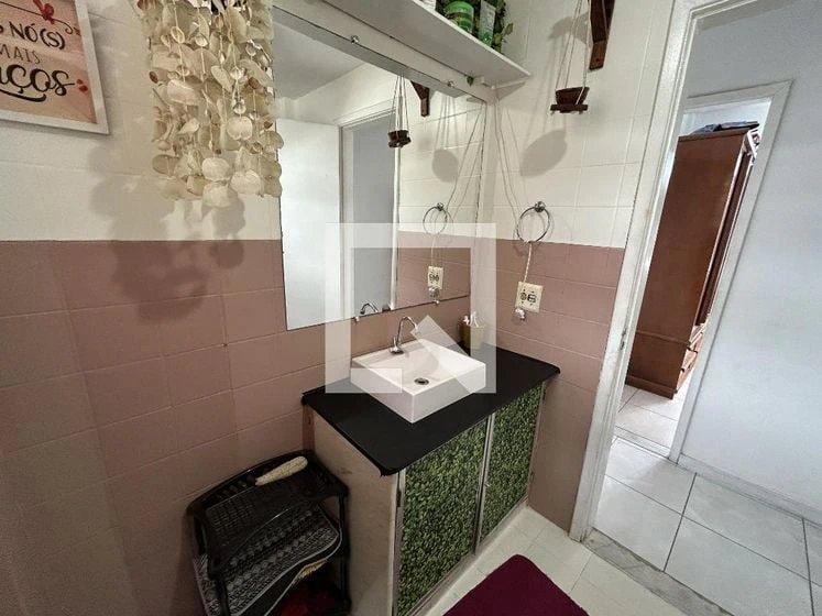3-bedroom apartment with a washing machine