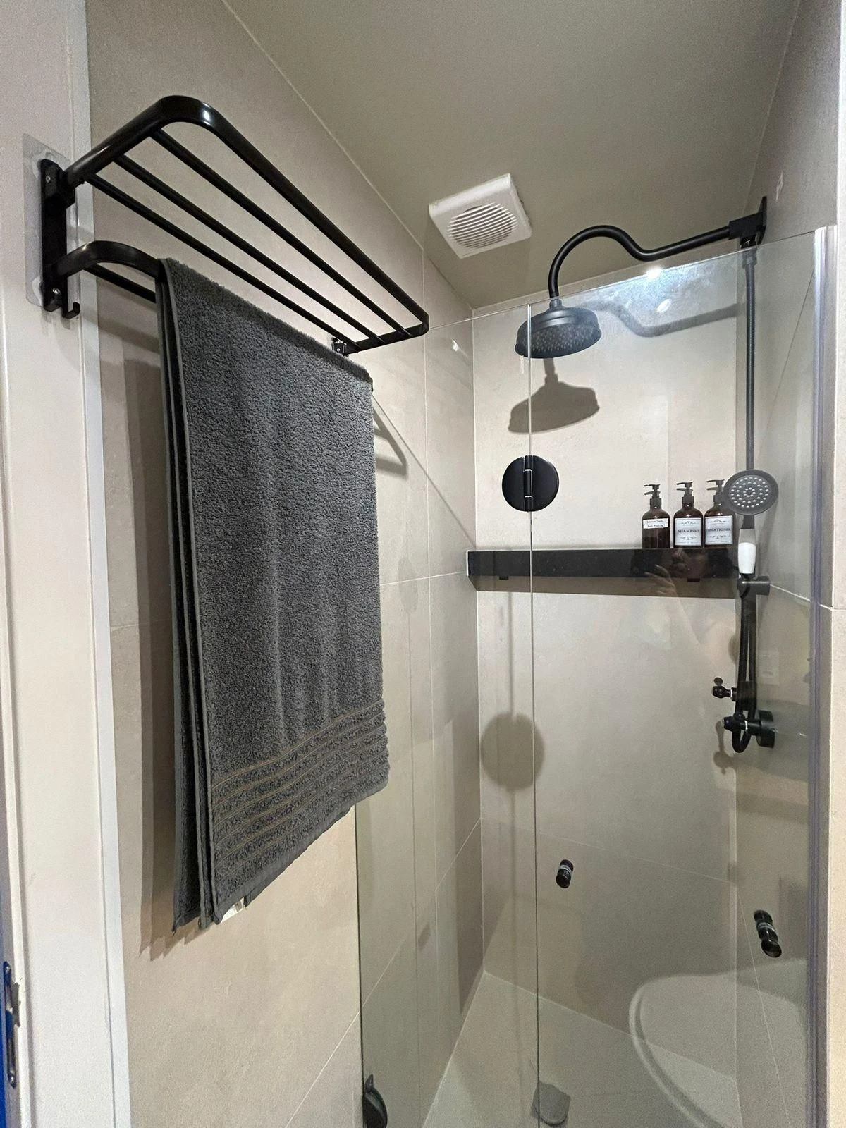 Apartamento mobiliado com cozinha americana e varanda envidraçada — photo 2