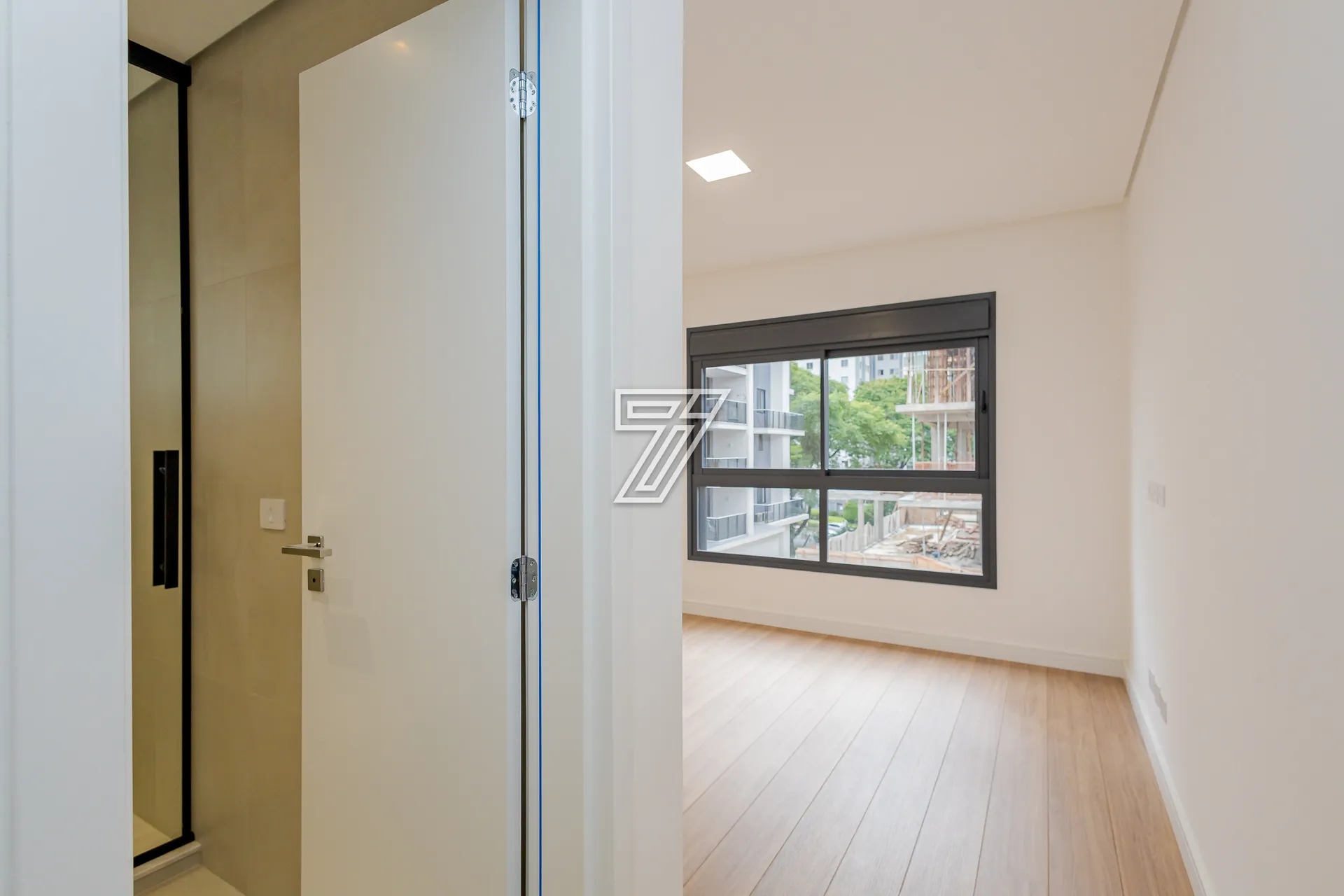 2-bedroom apartment with suite, open kitchen and 2 parking — photo 34