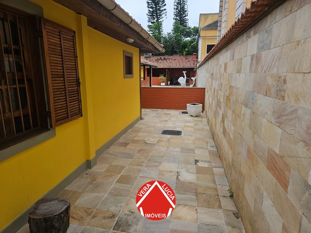 House with 4 bedrooms and 4 bathrooms plus 3 parking spots — photo 7