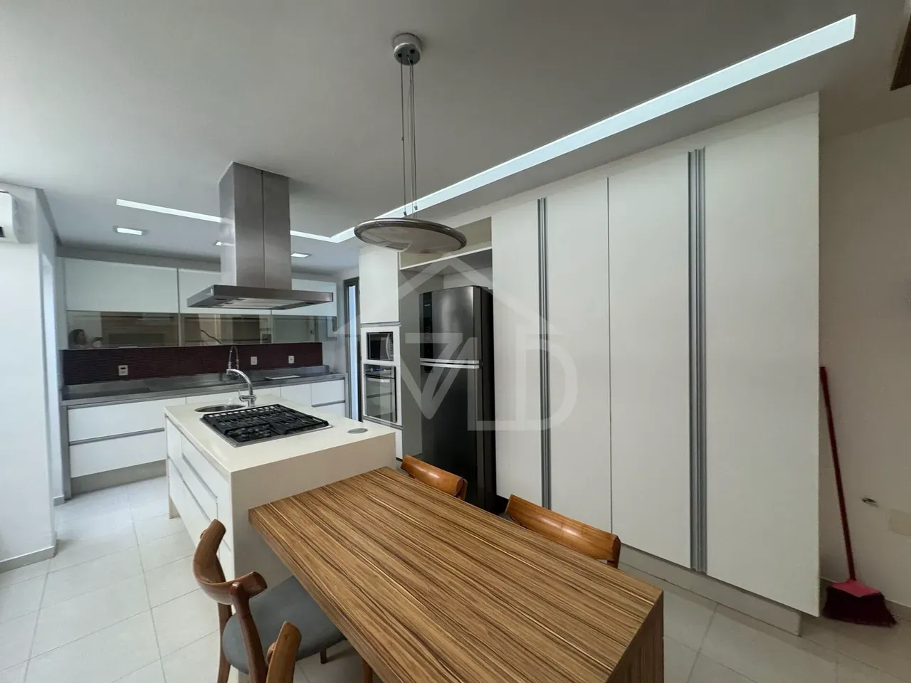 Furnished house with 4 en-suite bedrooms and open kitchen — photo 31
