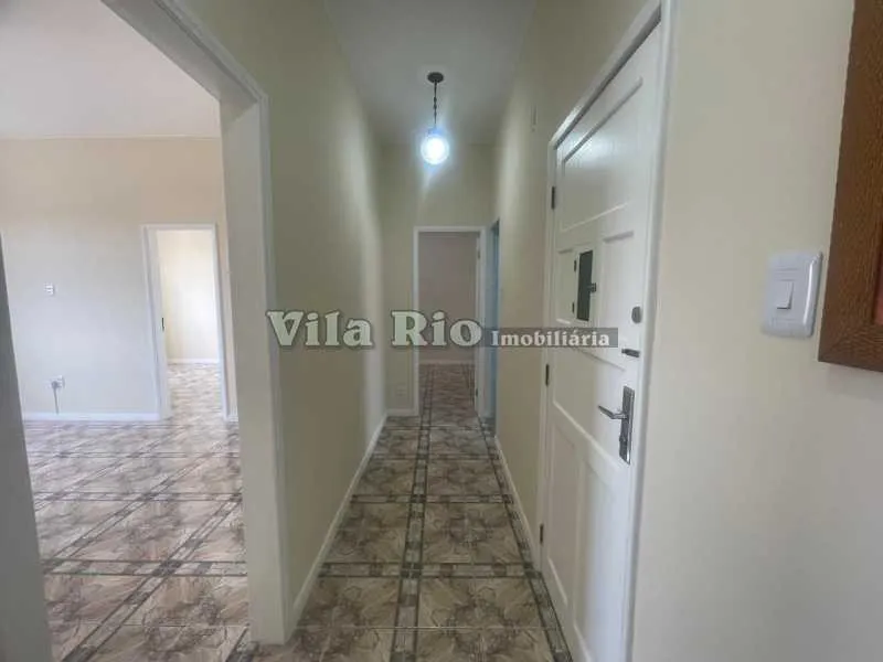 Apartamento sem mobília com 3 quartos e banheiro com box de vidro — photo 13