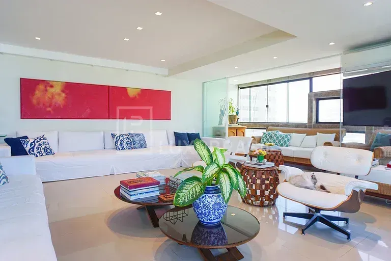 Furnished 4-bedroom apartment with 245 m² — photo 10