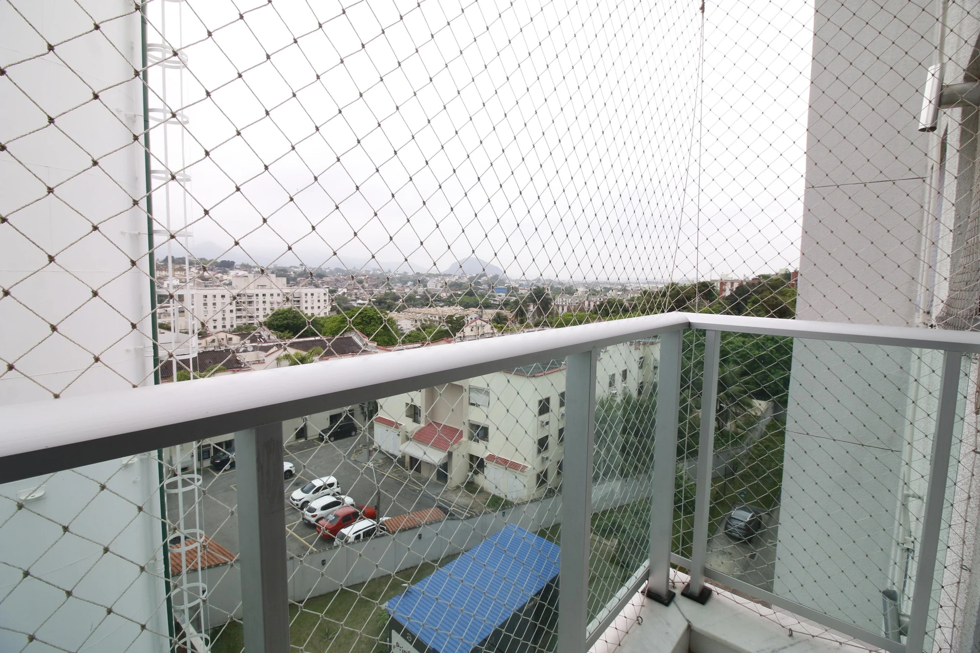 2-bedroom apartment in a building with a gym — photo 27