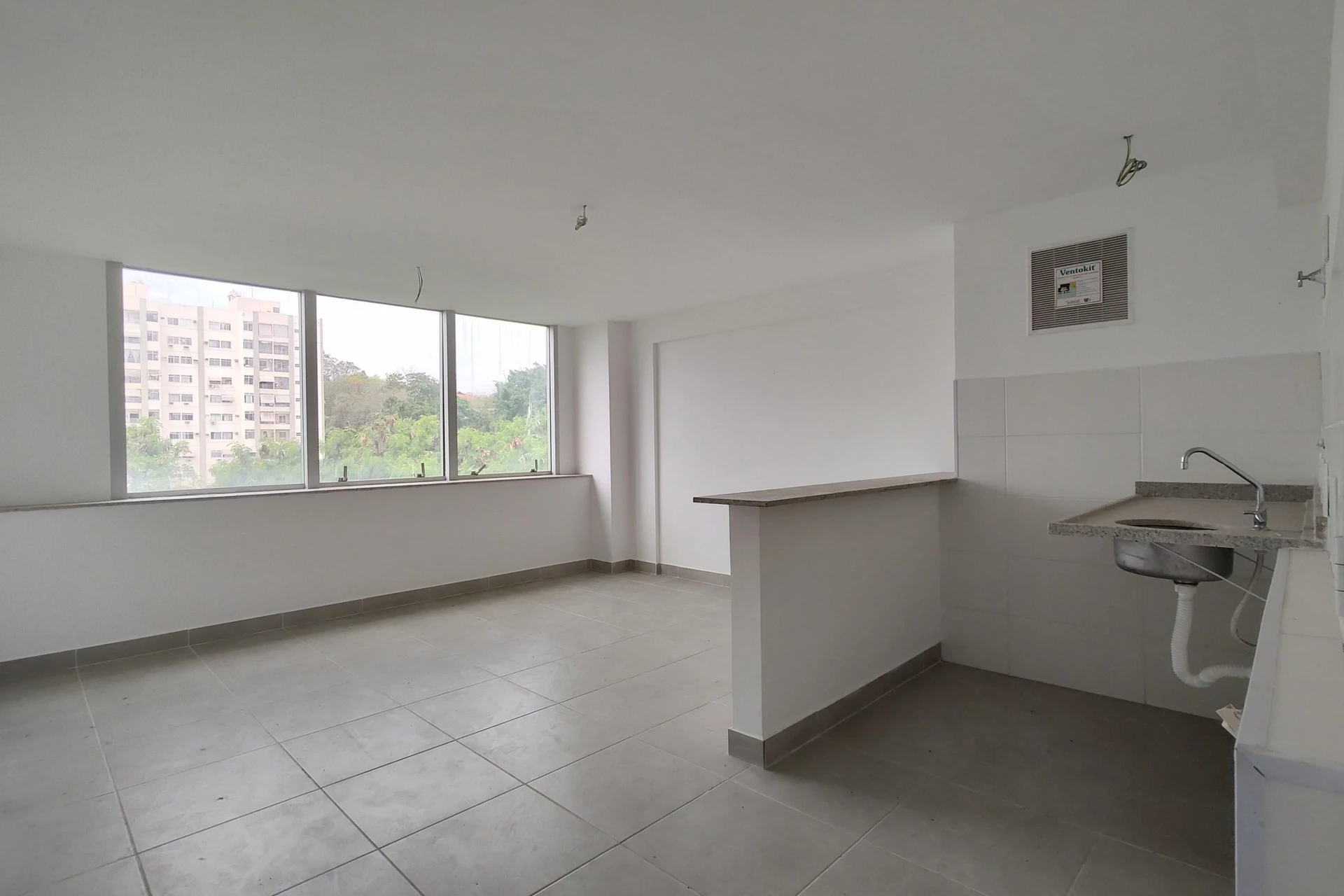 1-bedroom apartment with an open-plan kitchen and parking — photo 17