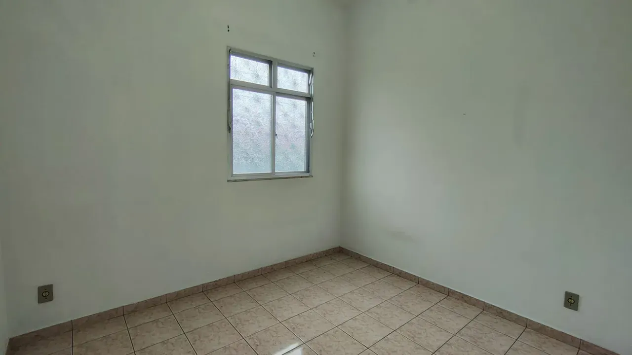 Unfurnished house with 7 bedrooms and 1 suite — photo 35