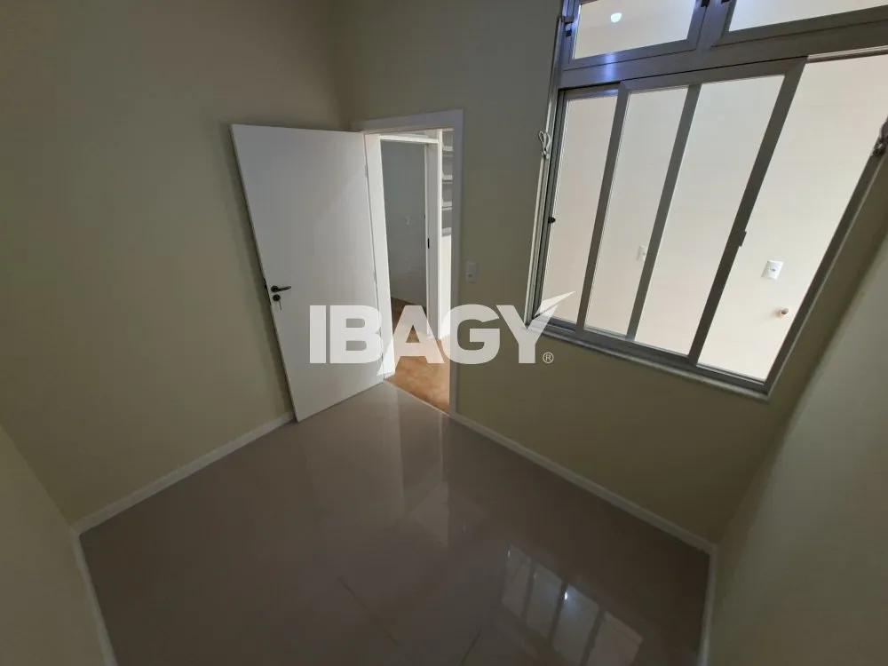 Apartamento de 4 dormitorios con chimenea y 1 suite — photo 12