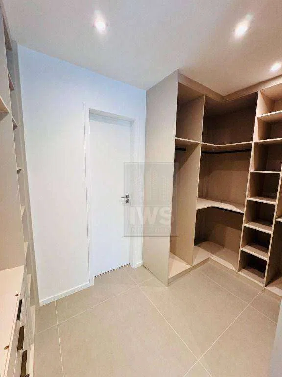 Modern house with 5 en-suite bedrooms and air conditioning — photo 13