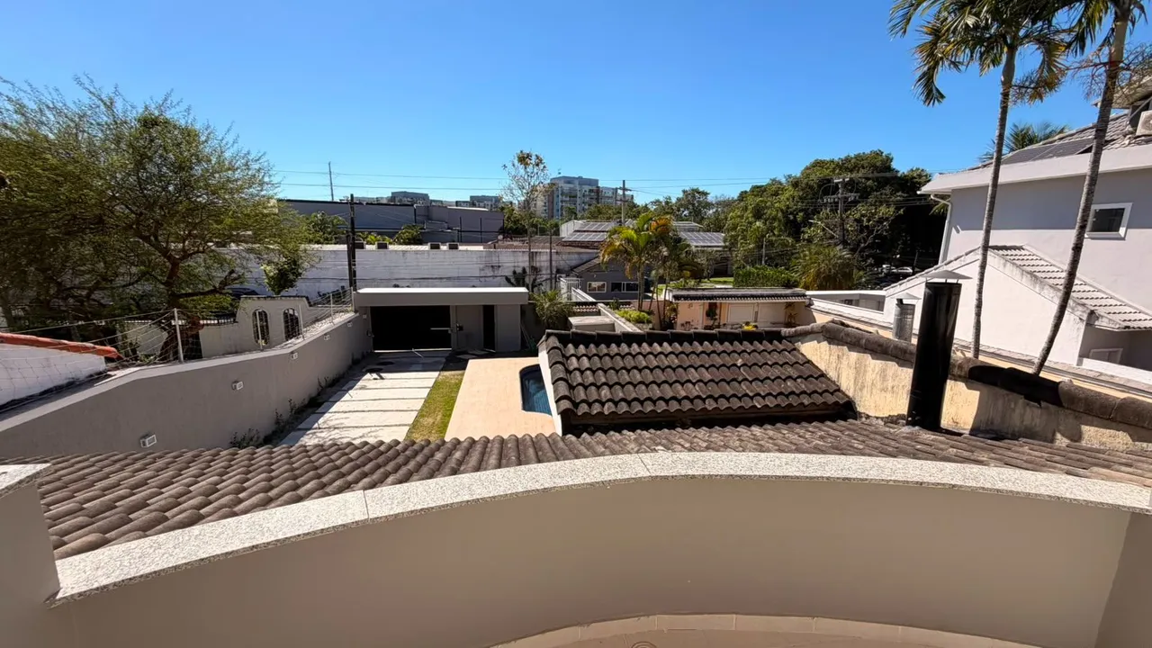 Casa sem mobília com 5 quartos e churrasqueira na varanda — photo 17