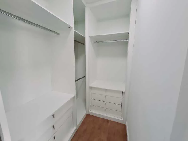 3-bedroom apartment with a walk-in closet — photo 10