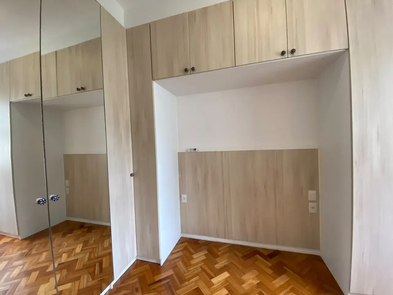 Apartment on the 7th floor with wood or laminate floors — photo 14