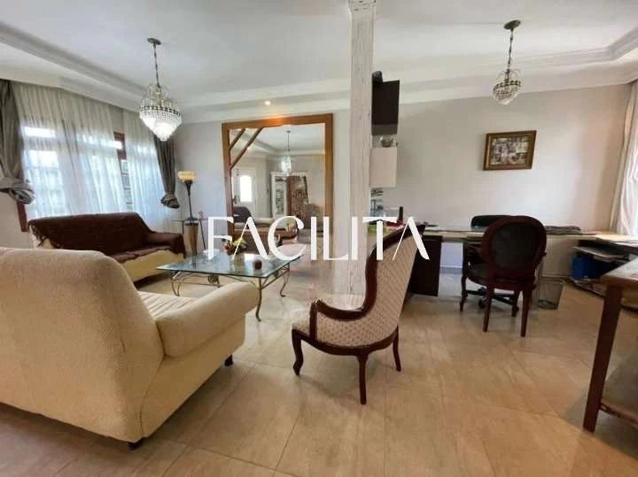 Дом с 5 спальнями, 2 суитами и 238 м² с садом — photo 2