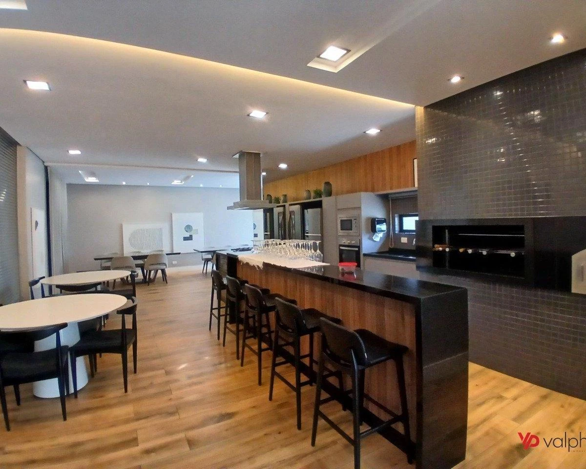 2-bedroom apartment in a building with a gym — photo 40