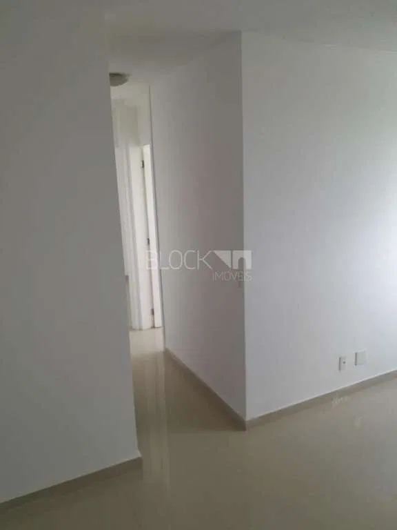 2-bedroom apartment in a building with a pool — photo 14