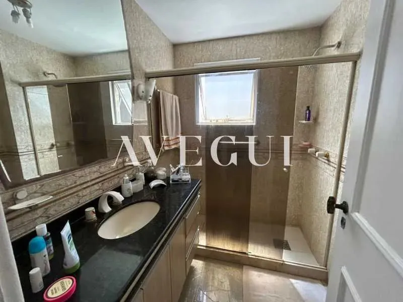 Furnished 4-bedroom apartment with a gas stove kitchen — photo 14