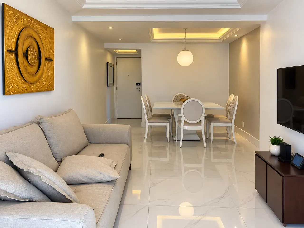 82 m² apartment with a mountain view and a home office — photo 4