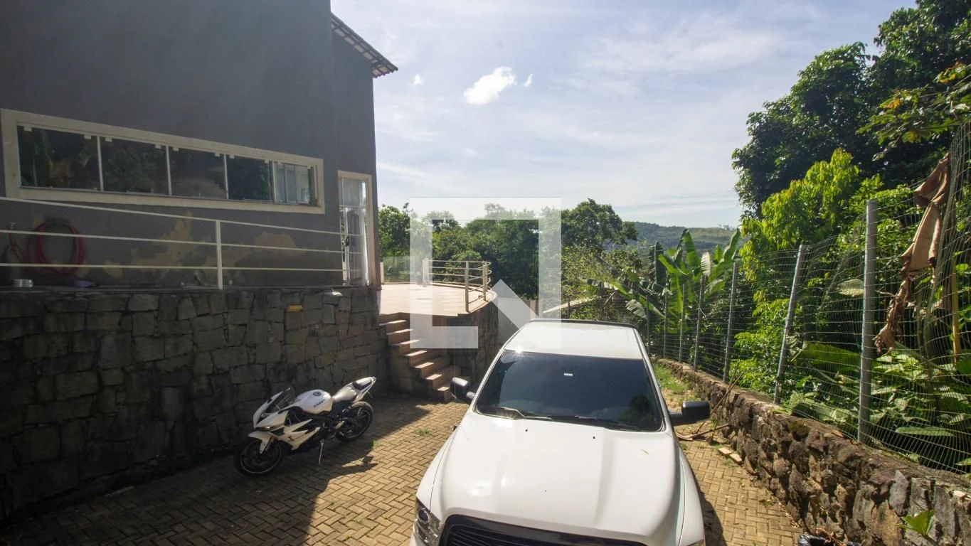 Furnished house with 5 bedrooms and 6 parking spaces — photo 45